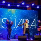 El cantante nacional Luis Jara se presentó en velada de gala aniversario de Porvenir.