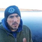 Deportista castreño cruzará a nado la Bahía de Porvenir por el 80° aniversario del Centro Social Hijos de Chiloé
