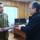 Alcalde José Gabriel Parada y concejala Claudia Cárcamo entregaron reconocimiento a Carabineros por aniversario 97 de la institución